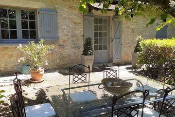 Gîte pour 5 personnes, avec terrasse et jardin à Chartrier-Ferrière