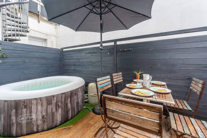 Gîte pour 5 personnes, avec terrasse ainsi que piscine et jacuzzi, animaux acceptés au Grau-d'Agde - 2