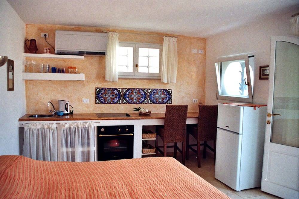 Entire apartment, 1 Bedroom Apartment in Villanova in Marina di Ostuni, Salento