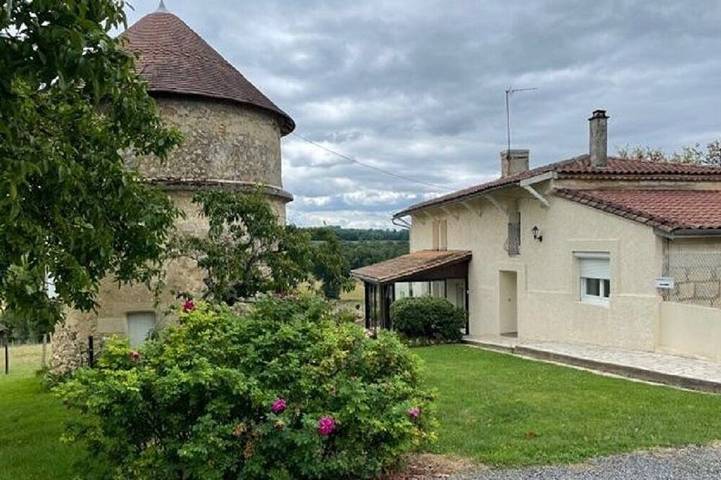 Location de vacances pour 6 personnes, avec Terrasse et Jardin à Loupes
