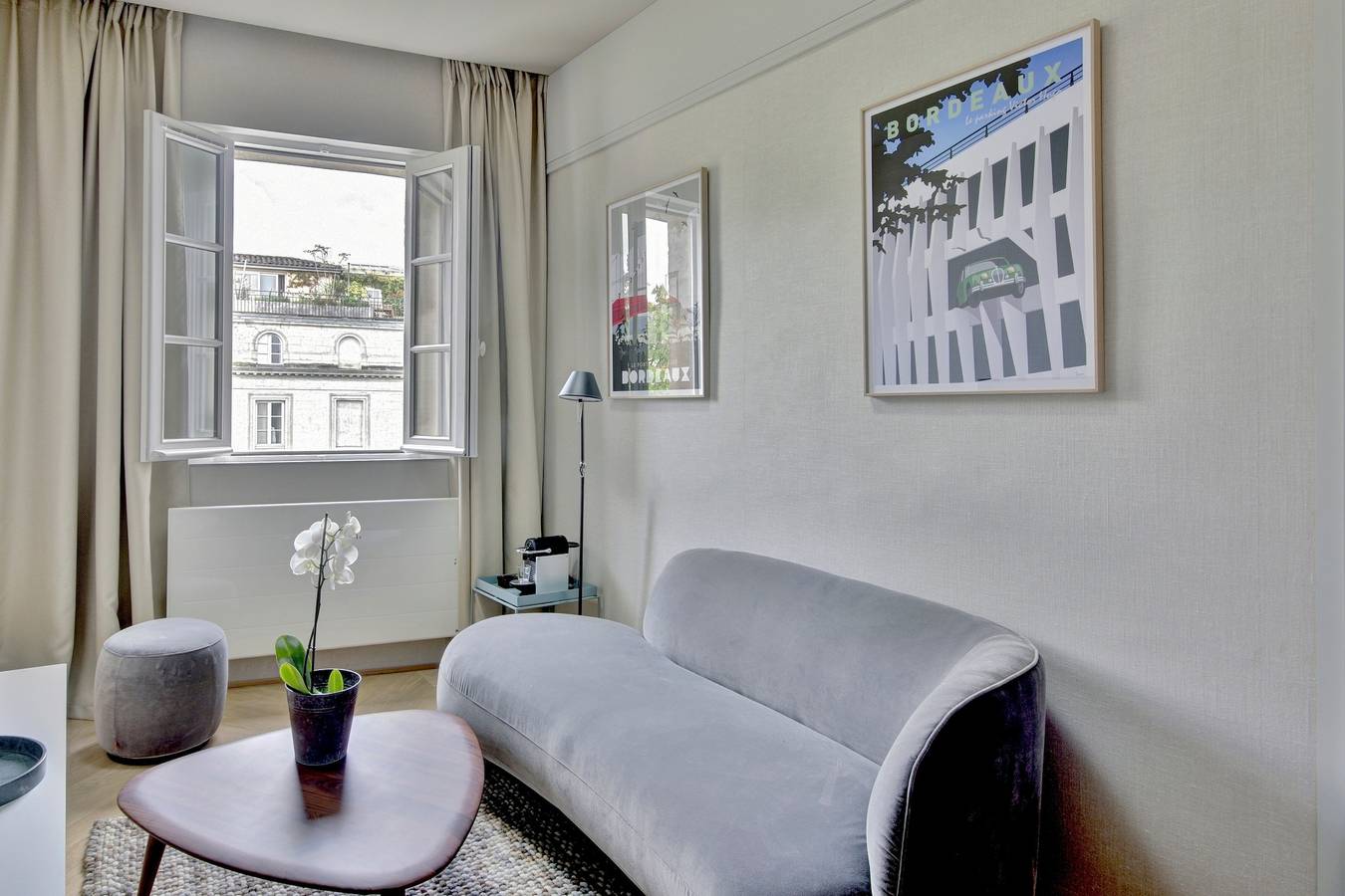 Entire apartment, La Suite in Bordeaux, Bordeaux region