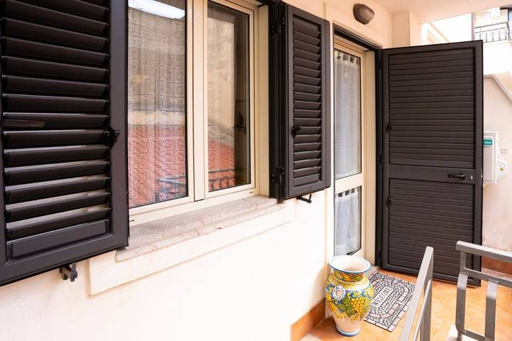 Casa vacanza per 4 persone, con balcone, adatto a famiglie con bambini a Letojanni