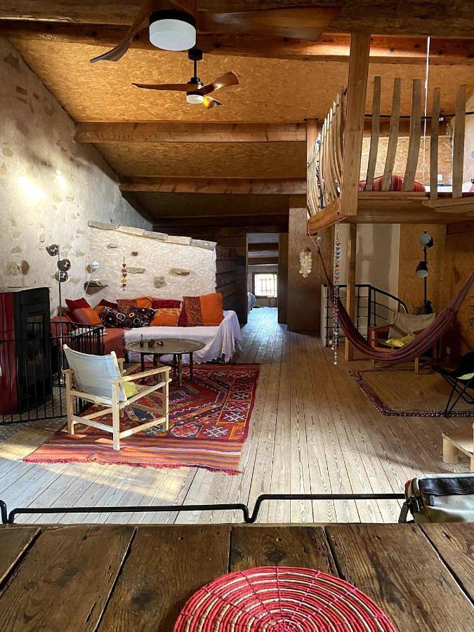 Location de vacances pour 8 personnes, avec Balcon ainsi que Terrasse et Jardin à Tournissan