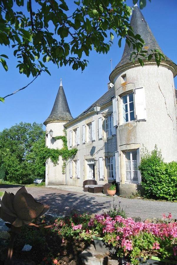 Location de vacances pour 2 personnes, avec Terrasse et Jardin ainsi que Piscine et Vue dans Tessonnière