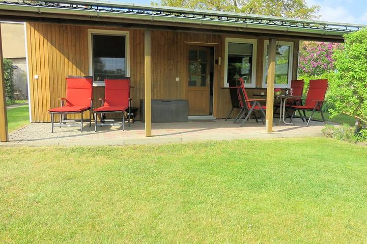 Ferienhaus für 3 Personen, mit Terrasse und Garten sowie Sauna in Wesenberg
