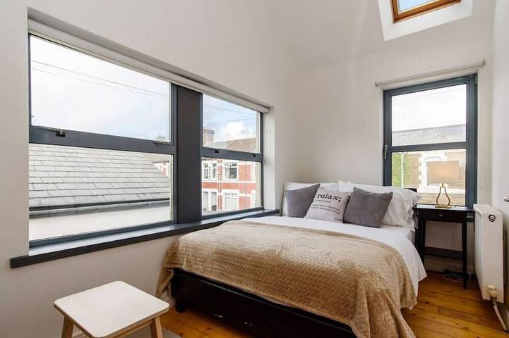 Cloudstream Joy - Relax in the City | 2 Bed Duplex House w/Hot Tub in Cardiff, Cardiff und Umgebung