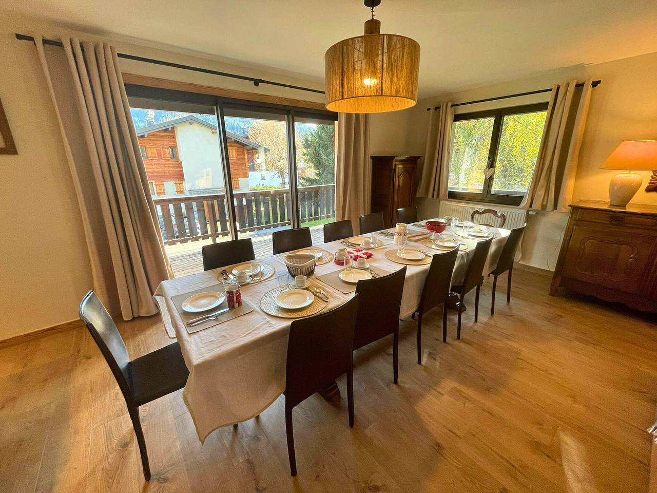 Chalet familiar renovado, cerca del centro, capacidad 12, parking, Wifi in Les Gets, Les Portes du Soleil
