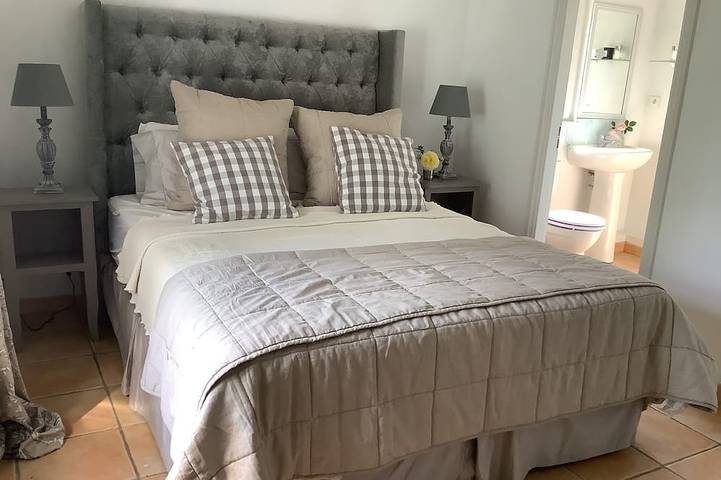 Location de vacances pour 4 personnes, avec jardin et piscine à Castres - 2