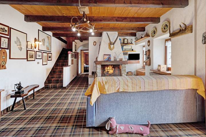 Casa Alpinone: rustic independent country house with private garden and orchard in Crevoladossola, Lepontine Alps