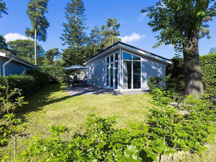 Chalet voor 5 personen, with Terras and Tuin as well as Zwembad in Ede