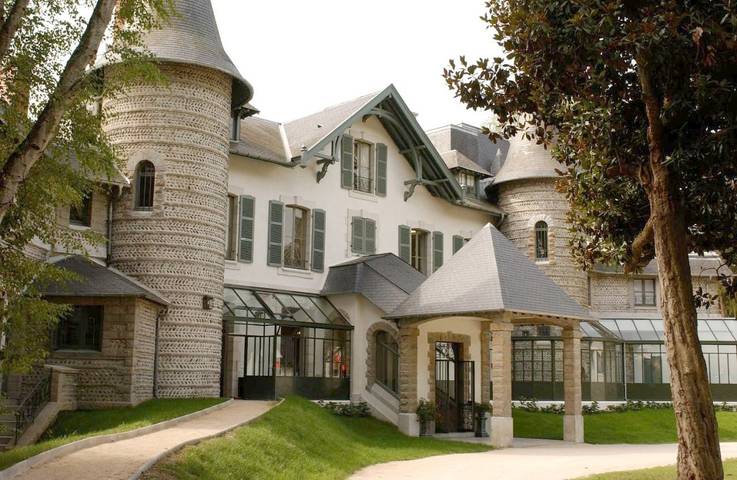 Hôtel pour 2 personnes, avec Jacuzzi et Terrasse ainsi que Jardin et Piscine