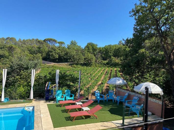 Chambre d’hôte pour 3 personnes, avec piscine ainsi que vue et jardin à Tourves - 2