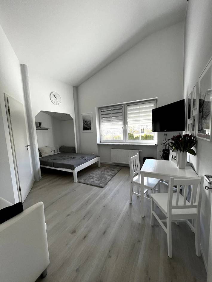 Ganzes Studio, Einzimmerapartment 'Lorenz' mit Wlan in Olching, Landkreis Fürstenfeldbruck