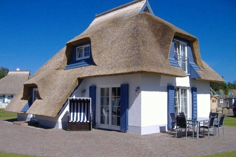 Modernes Reetdachhaus direkt am Strand von Usedom! in Ostseebad Karlshagen, Karlshagen