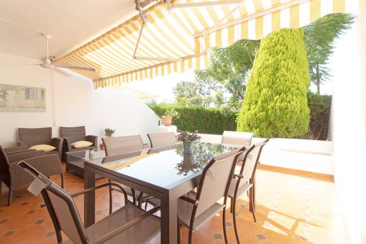 Casa de vacaciones para 6 personas, con jardín además de balcón y piscina - 1