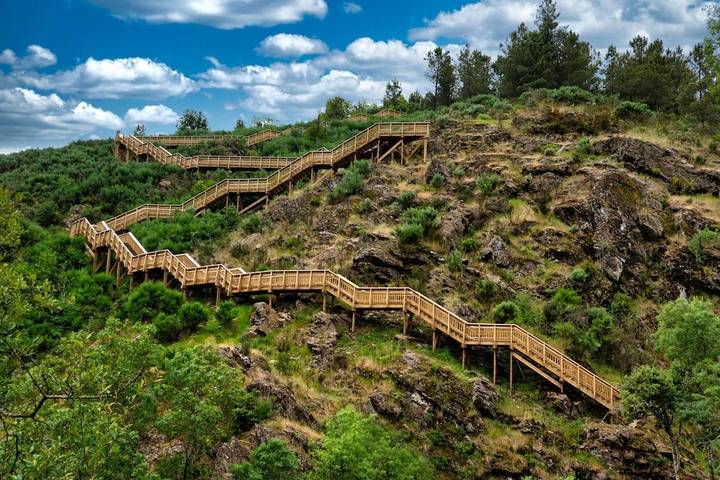 Location de vacances pour 7 personnes, avec terrasse ainsi que piscine et jacuzzi, animaux acceptés à Guarda - 3