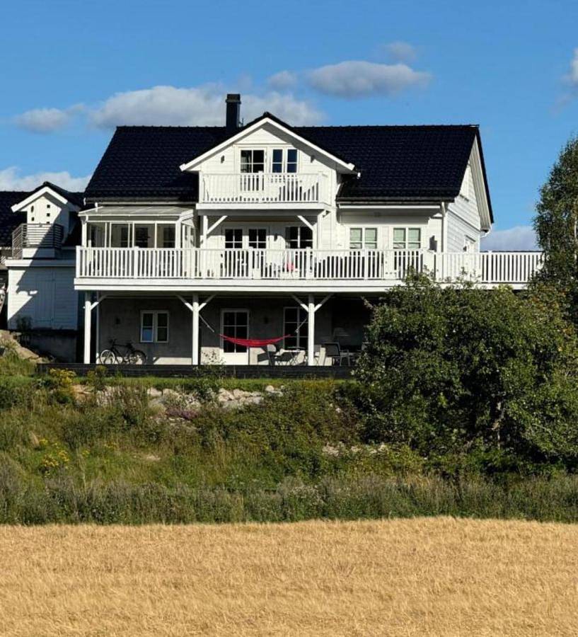 Romslig hus med jacuzzi, spillrom og stor terrasse in Fredrikstad