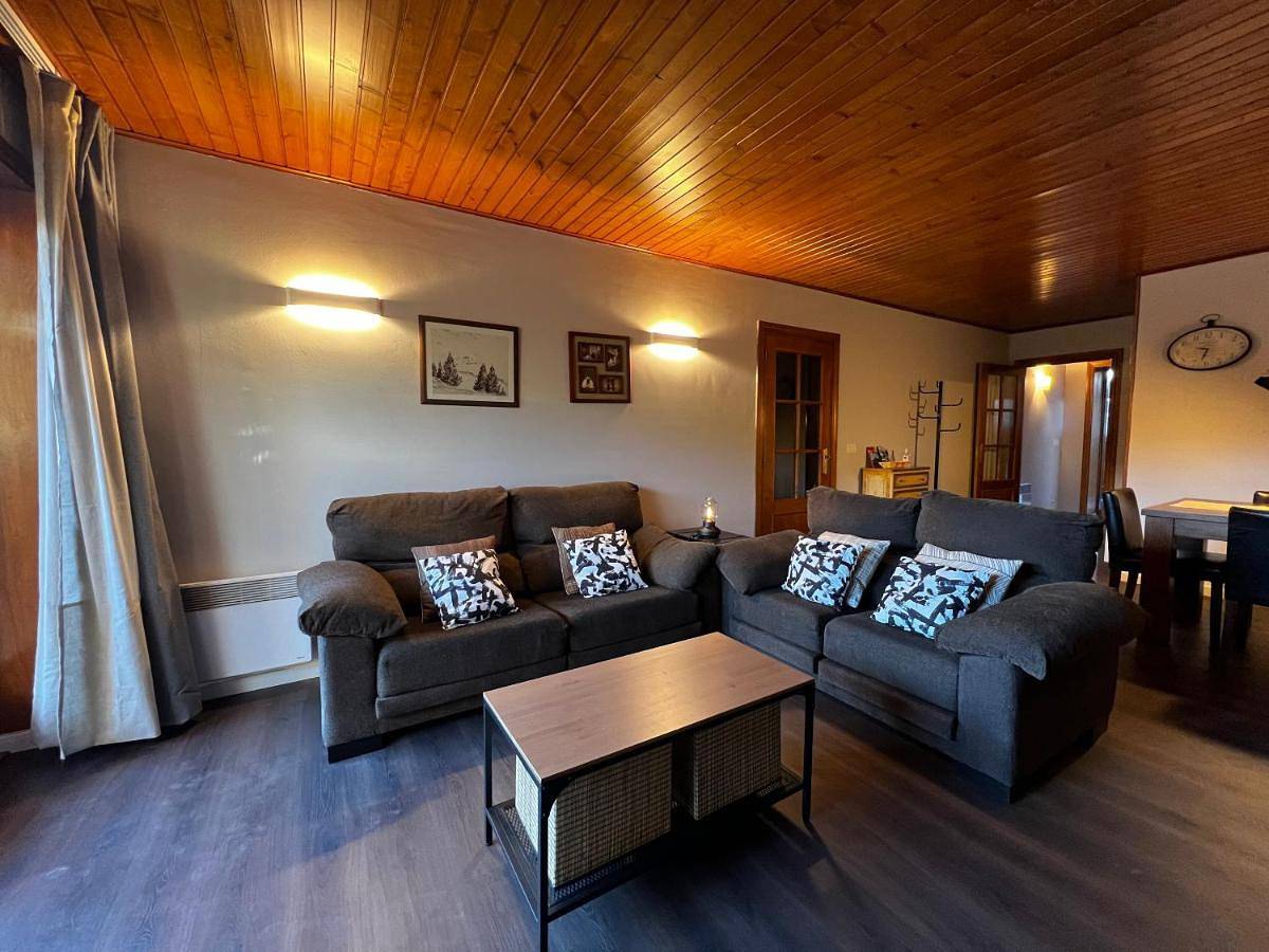 Appartement entier, Two-Bedroom Apartment in Nahuja, Parc naturel régional des Pyrénées catalanes