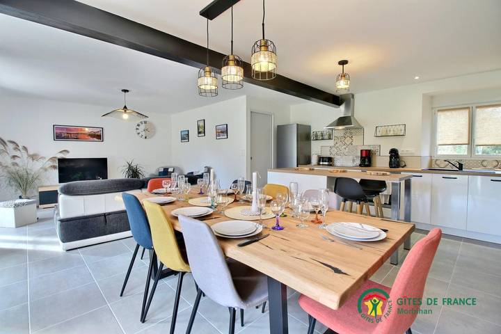 Gîte pour 8 personnes, avec vue et jardin - 1