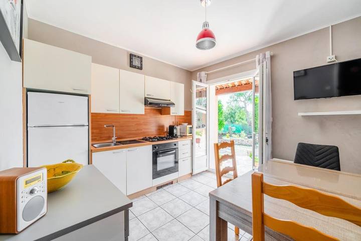 Maison d’hôte pour 4 personnes, avec Terrasse et Jardin ainsi que Piscine et Vue à Le Luc