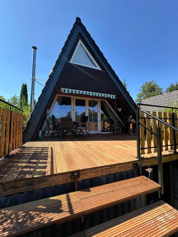 Vakantiepark voor 5 personen, with uitzicht and zwembad as well as sauna and tuin in de Eifel