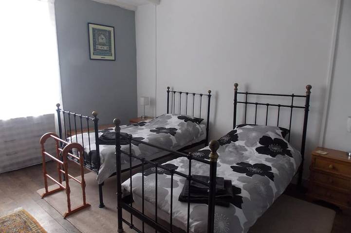 Gîte pour 9 personnes, avec jardin et terrasse à Maisonnais-sur-Tardoire - 3