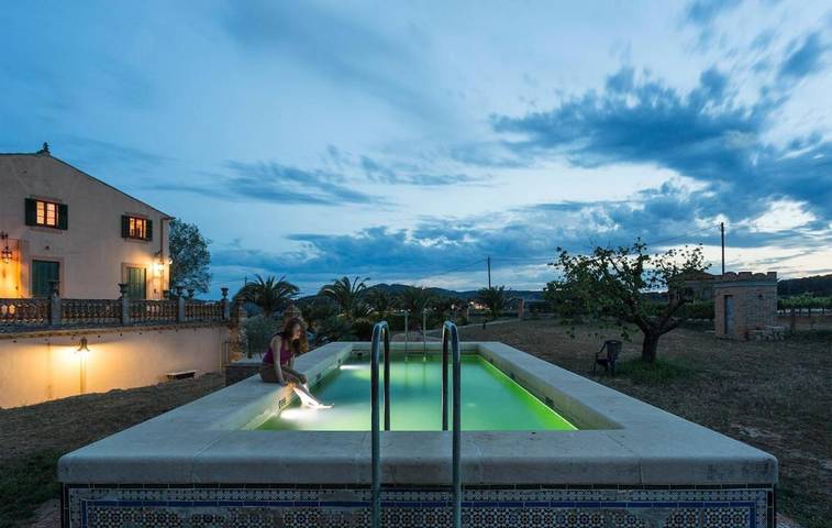 Casa rural para 10 personas, con Balcón y Terraza además de Jardín y Piscina en Olérdola