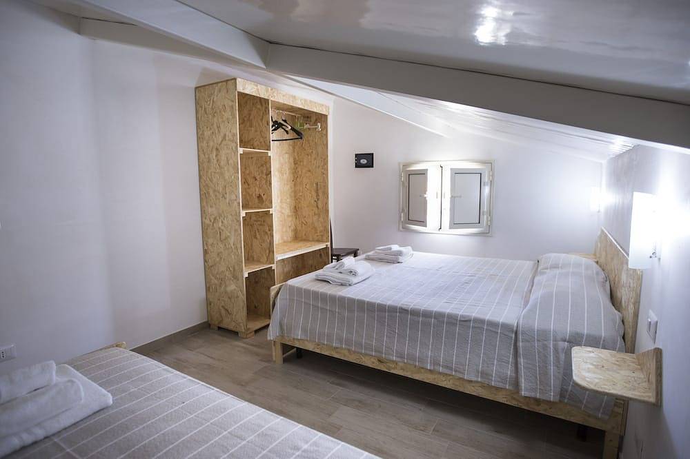 Villa Barletta Dachgeschosswohnung in Villa im ersten Stock Nummer 4 in Acate, Ragusa Provinz