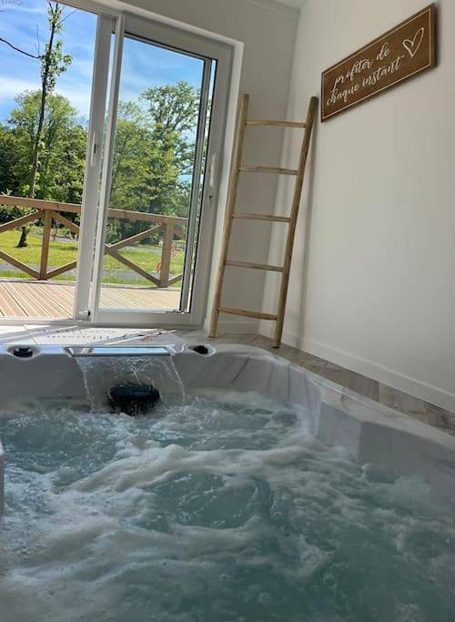 Gîte pour 4 personnes, avec Jacuzzi ainsi que Terrasse et Jardin à La Houssaye-en-Brie