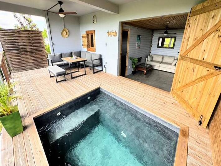 Appartement de vacances pour 4 personnes, avec jardin et piscine, adapté aux familles