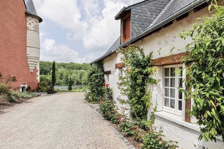 Gîte pour 4 personnes, avec jardin ainsi que piscine et terrasse, animaux acceptés