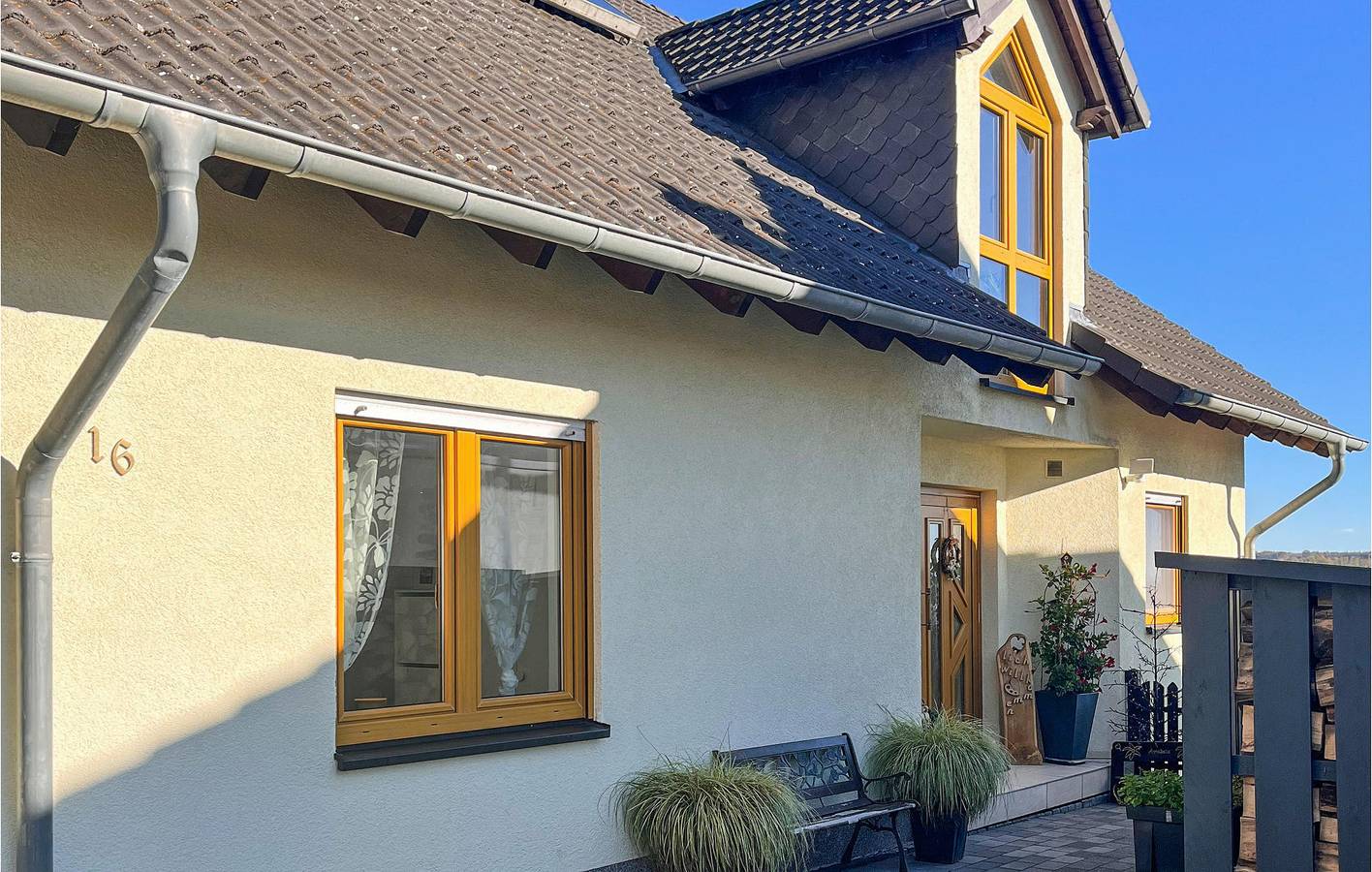 Entire holiday apartment, Cozy 85 m² Apartment with Baby Bed, TV & Parking, 2km to City in Kemmenau, Lahn-Taunus