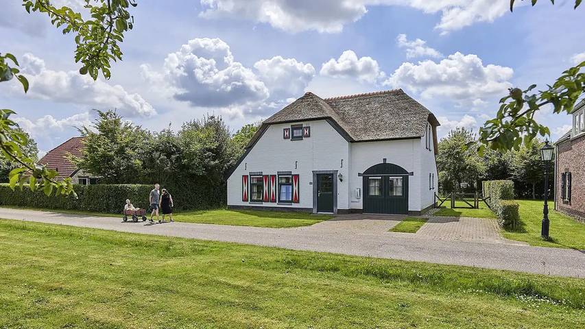 Vakantiehuis voor 14 personen, with sauna and tuin as well as whirlpool and zwembad in Leudal