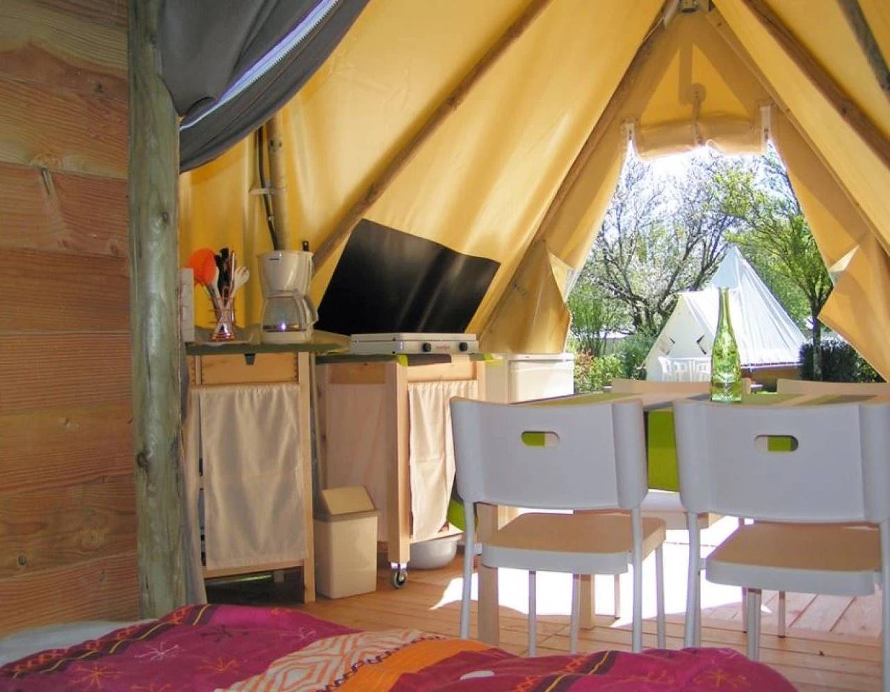 Zecamping 3 étoiles piscine chauffée locatif Bbq 19m2 in Argentonnay, Deux-Sèvres