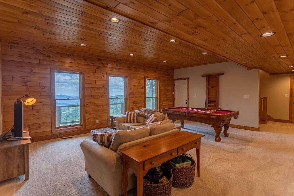Owls Nest - Tierfreundliches Zuhause mit Billardtisch, herrlicher Aussicht, Innen- und Außenkamine in Blue Ridge Parkway, Caldwell County