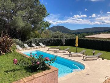 Cottage pour 4 personnes, avec terrasse et piscine à Le Plan-de-la-Tour