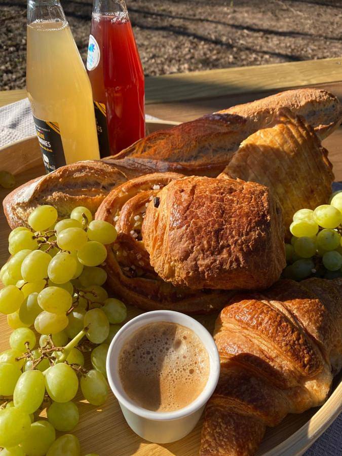 Gîte pour 2 personnes, avec jardin ainsi que terrasse et jacuzzi à Le Vigeant - 4