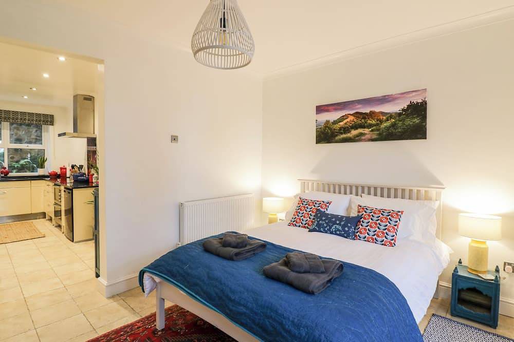 The Hideaway, romantic, with a garden in Malvern in Malvern, Worcestershire