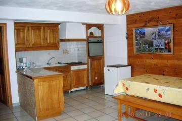 Gîte pour 8 personnes, avec balcon et jardin, animaux acceptés à Bozel