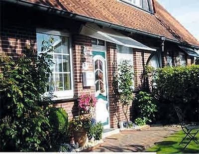 Ferienwohnung für 4 Personen, mit Terrasse und Garten sowie Sauna in Hage - 2