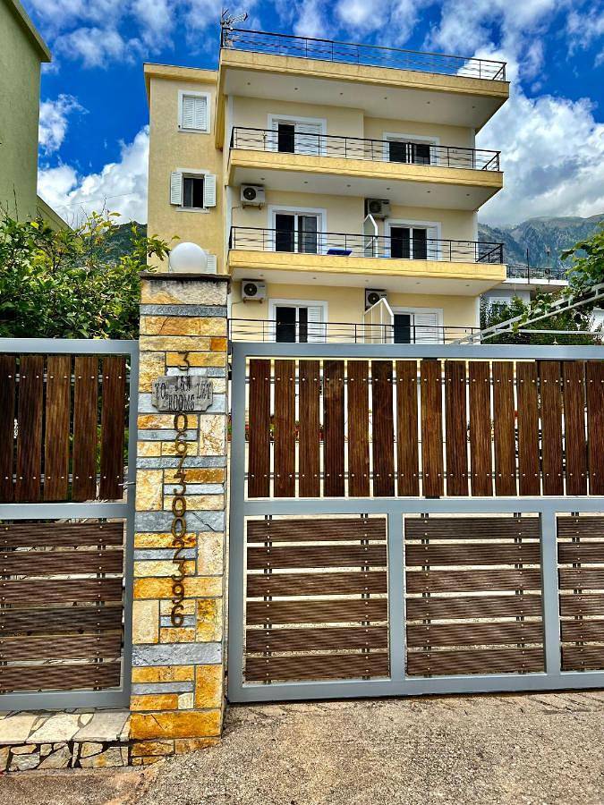 J&B Rooms Dhermi in Dhërmi, Himarë