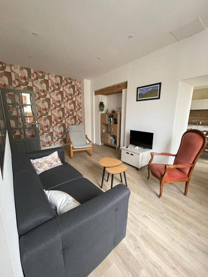 Three-Bedroom House in Saint-Flour, Région de Saint-Flour
