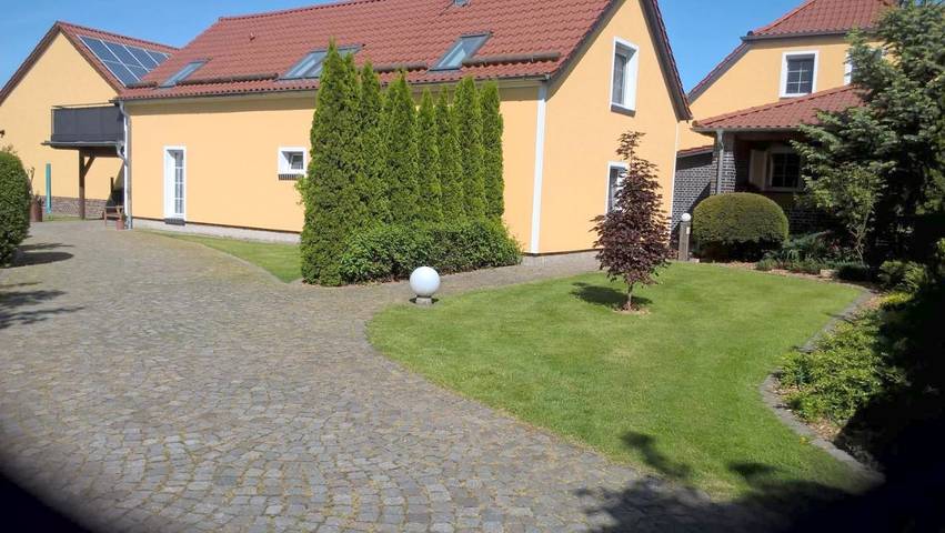 Ferienwohnung für 4 Personen, mit Balkon und Terrasse sowie Garten und Ausblick