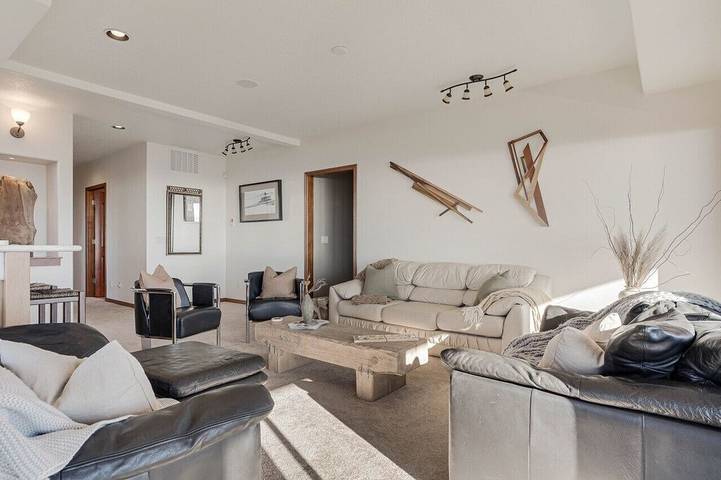 Vacation rental for 22 people, with yard and hot tub as well as sauna in Rockaway Beach