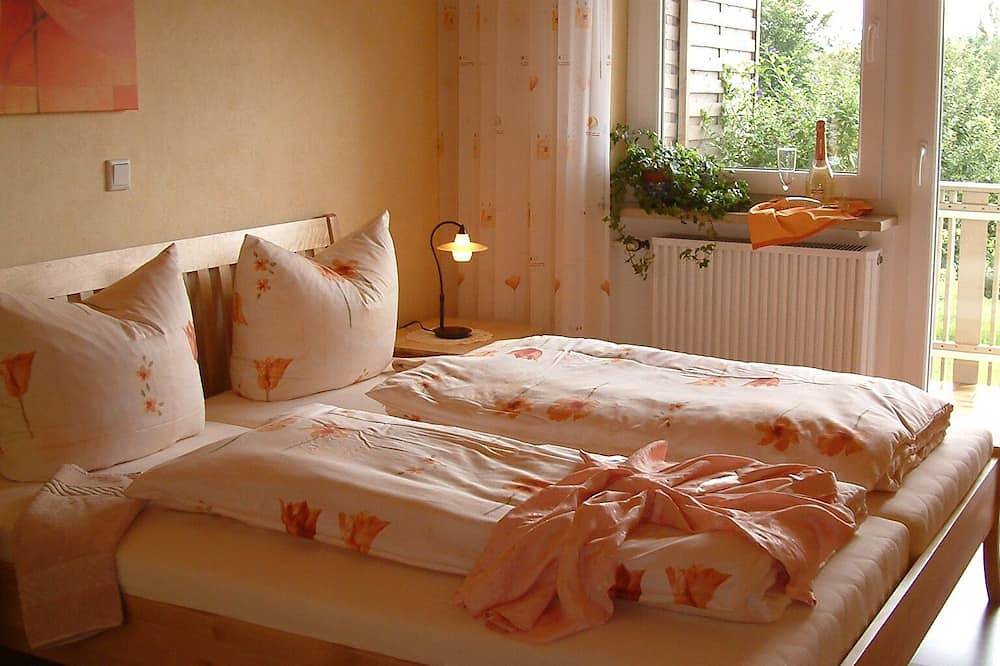Ganze Wohnung, 45qm große Ferienwohnung mit Balkon & Panoramablick in Absberg, Fränkisches Seenland