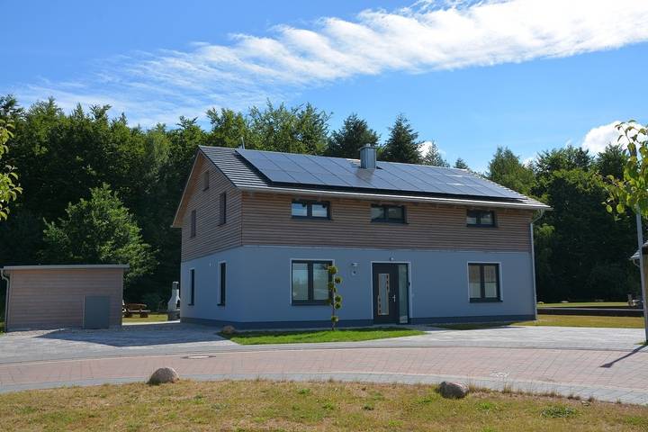 Ferienhaus für 16 Personen, mit Terrasse und Garten sowie Sauna in Lenz