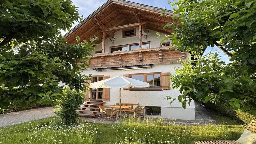 Ferienhaus für 4 Personen, mit Terrasse und Garten in Halblech