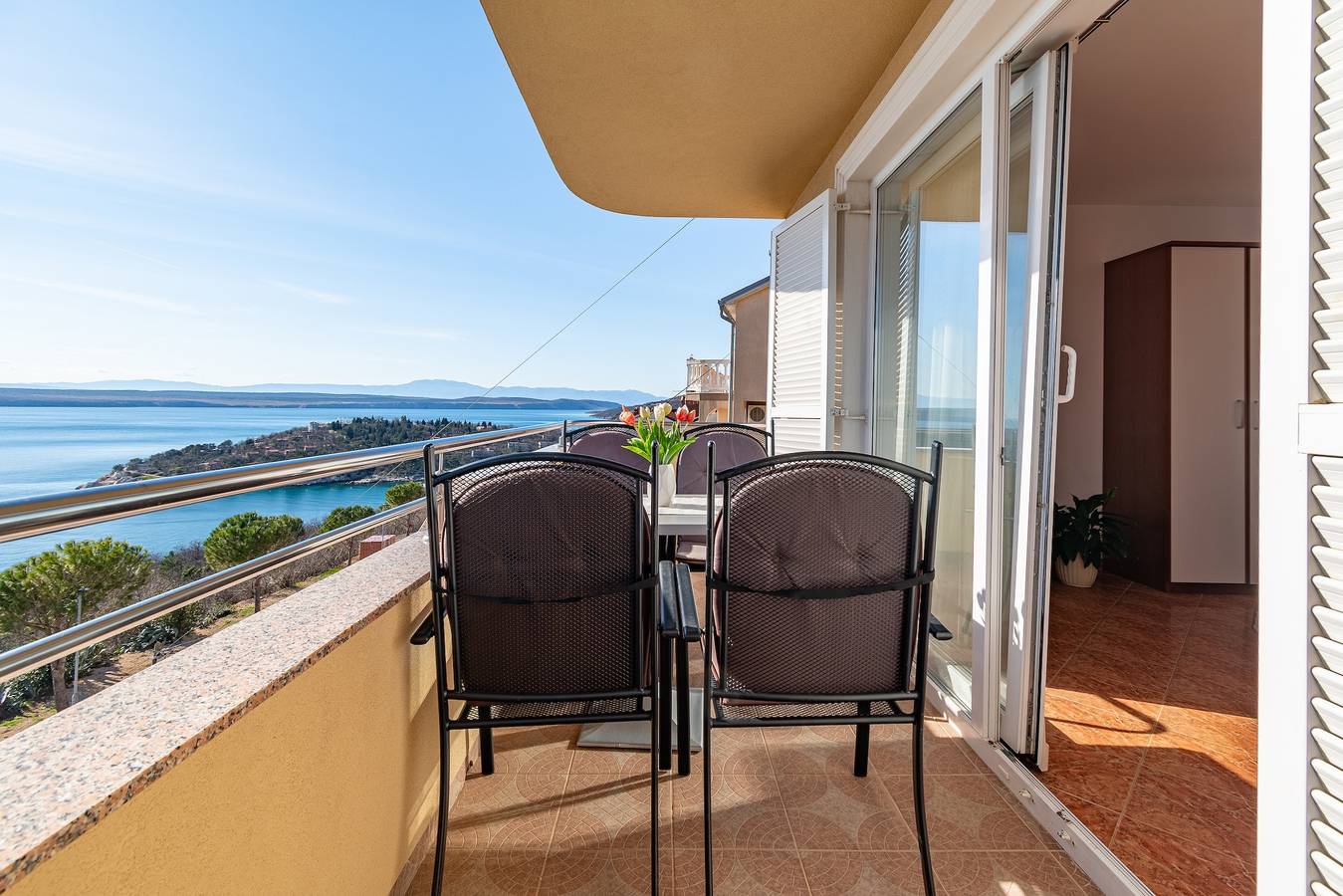 Ganze Wohnung, 2-Zimmer-Ferienwohnung mit Balkon und Meerblick Dramalj, Crikvenica A-19997-f in Dramalj, Primorje-Gorski Kotar