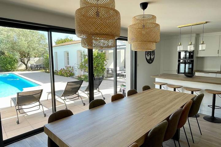 Maison de vacances pour 10 personnes, avec piscine à Rivedoux-Plage