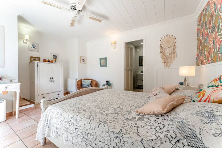 Apartment 'La Miougrano' with Shared Terrace, Shared Garden and Wi-Fi in Plan-d'Orgon, Arles region